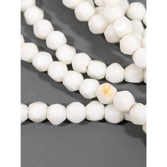 Vintage White Glass Faceted bead Multi Strand Layered Statement Neckalce 22" - Picture 13 of 14